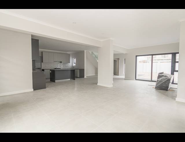 4 BEDROOM FREEHOLD FOR SALE IN PARKLANDS NORTH